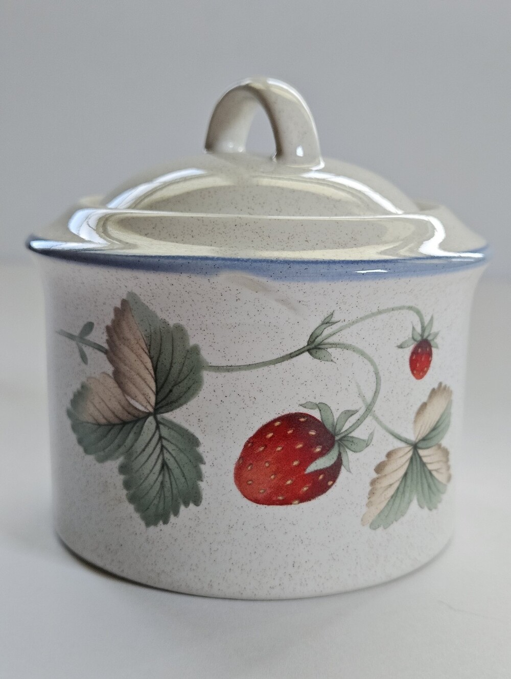 1990s vintage sugar bowl with lid from Savoir Vivre Luscious JJ017 strawberry